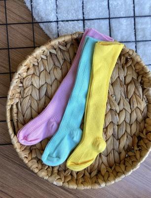 3’lü Renkli Diz Altı Çoraplar